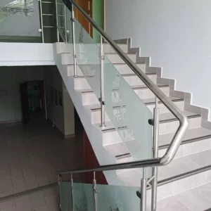 Ограждение из нержавейки со стеклом